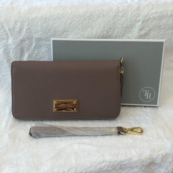 NWOT TR Large Women's Continental Custom Graved Wallet with Box - Picture 9 of 12